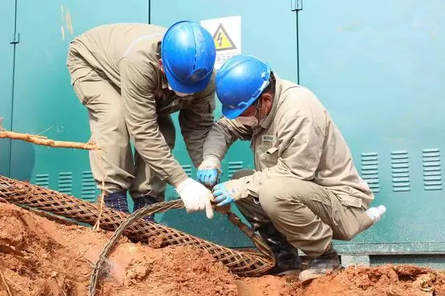 Pad opening and cable-entry direction must match the stored spare and each receiving site.
