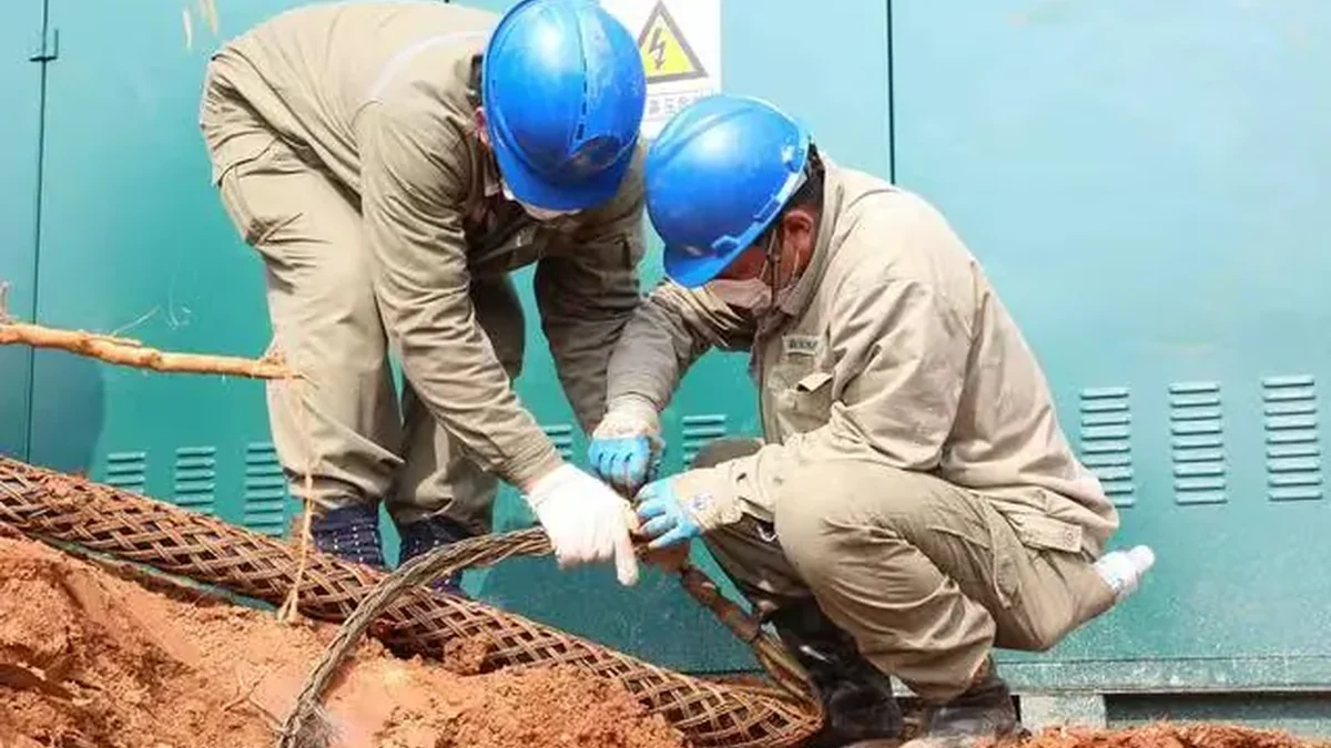 Pad-mounted spare checks include foundation opening, cable entry, compartments, terminations and maintenance clearance.