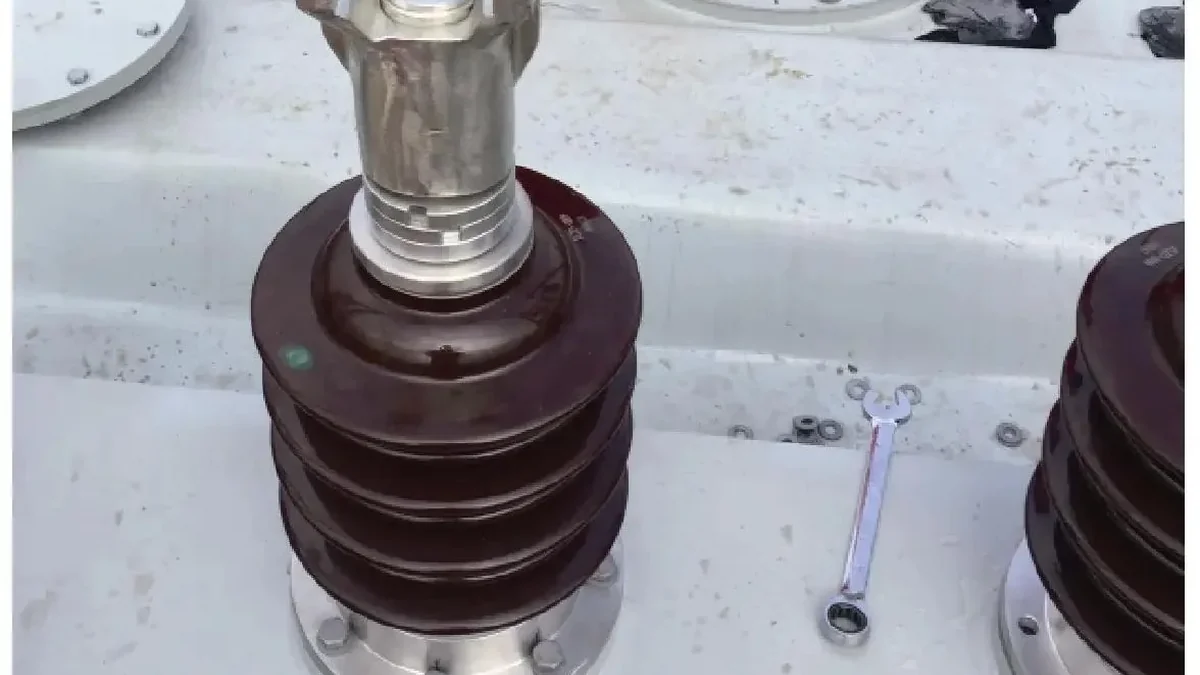 Pole-mounted spare checks include bracket geometry, weight, bushings, conductor approach and pole capacity.